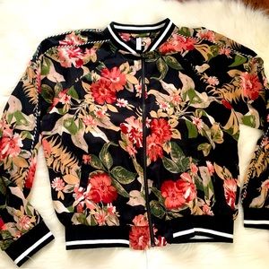 *NWT Ladies/Junior’s Track Jacket Floral Printed Size M NWT*